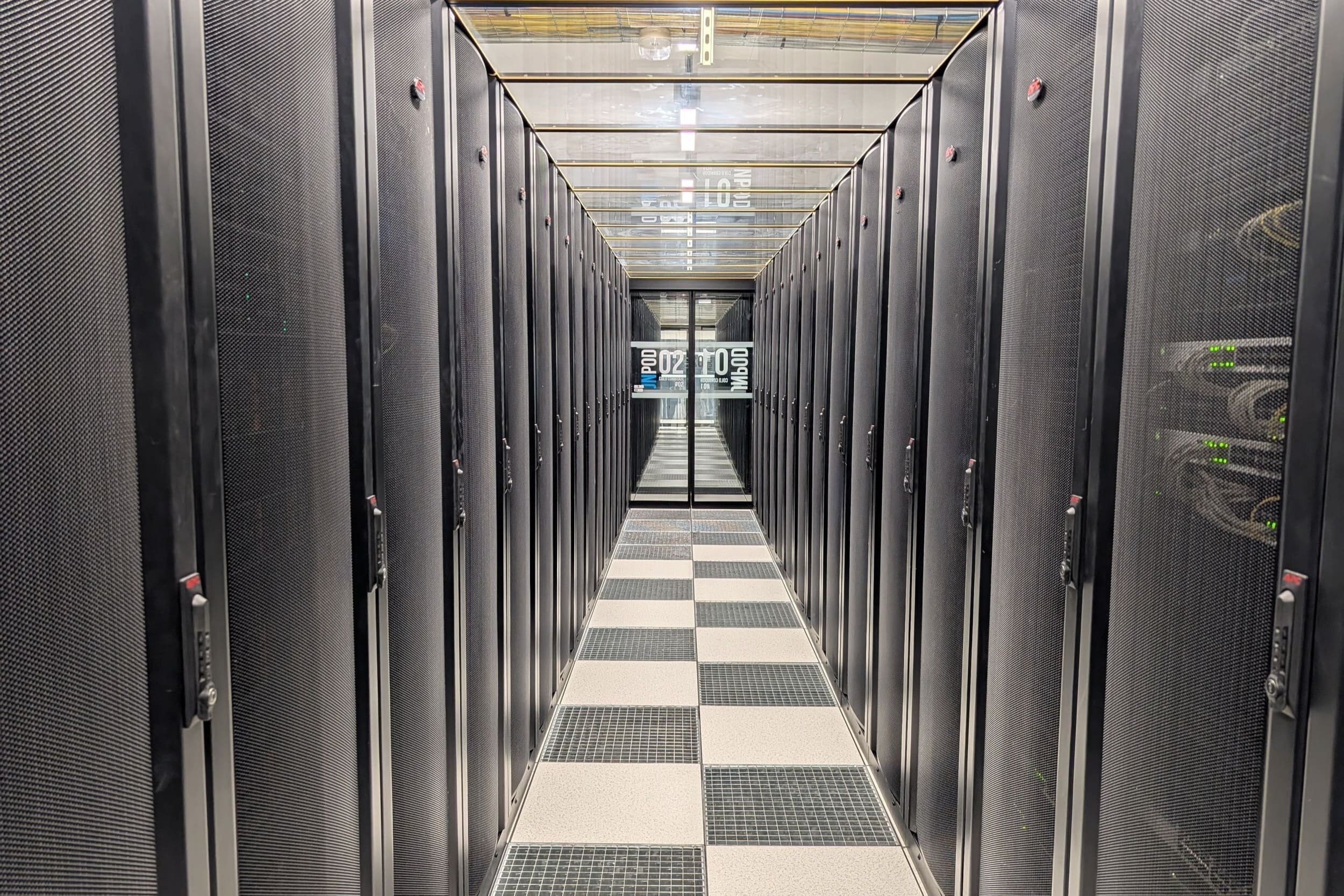 Rack servers in a Montreal data center hosting Linux and Windows VPS for users in Canada and the United States